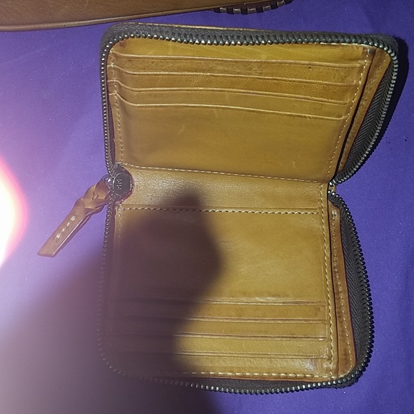 Nice Dooney Bourke .Comes with dust bag - Picture 6 of 8